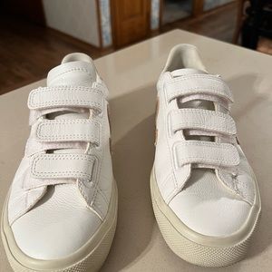 Veja Recife Sneaker in White/ Platine leather